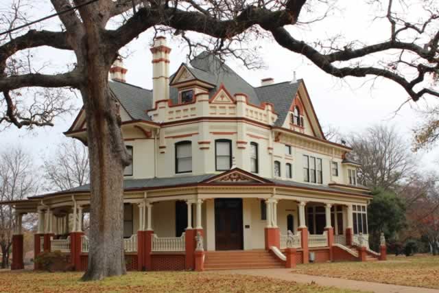 Classic Tyler home, at the corner of S. Fannin Avenue and E. Charnwood Street
