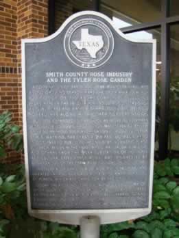 Historic marker of the Smith County Rose Industry and the Tyler Rose Garden (click image to enlarge)